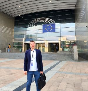 Predsjednik Mladeži DSHV-a Marin Piuković stažira u Europskom parlamentu u Bruxellesu