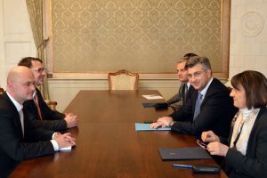 Predsjednik Vlade Plenković sastao se s Tomislavom Žigmanovim i Slavenom Bačićem, predstavnicima Hrvata u Srbiji