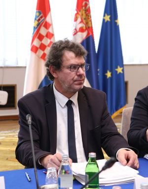 Žigmanov traži od srbijanskog ministra da se više brine o Hrvatima nego o Tesli